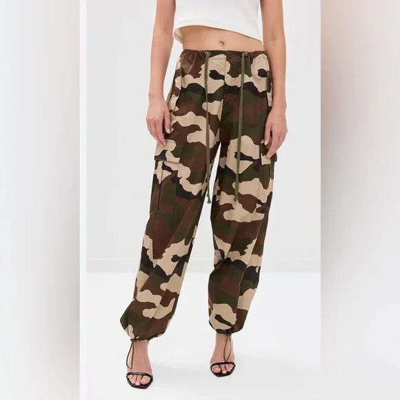 Good American Camo Parachute Pants, SMALL NWT - Picture 1 of 5